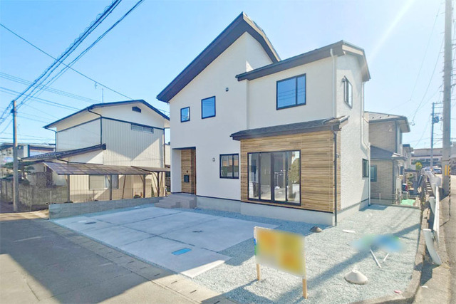 子育て世帯にも安心の小学校徒歩7分♪明るく開放的な角地住宅！現地（2026年2月）撮影