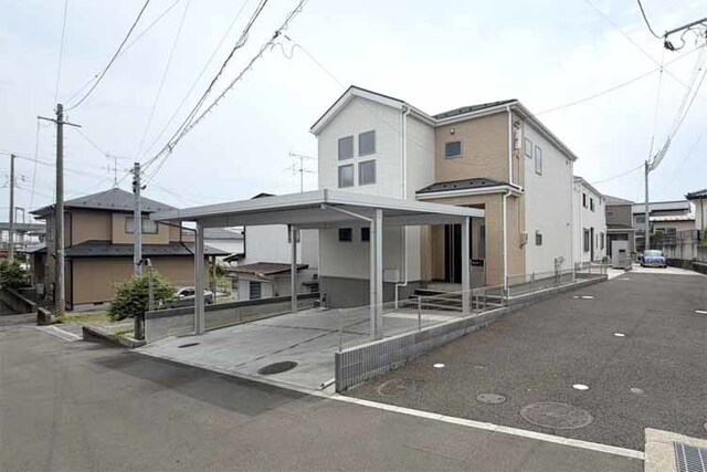 （現地写真）令和4年8月築！きれいな内外観！