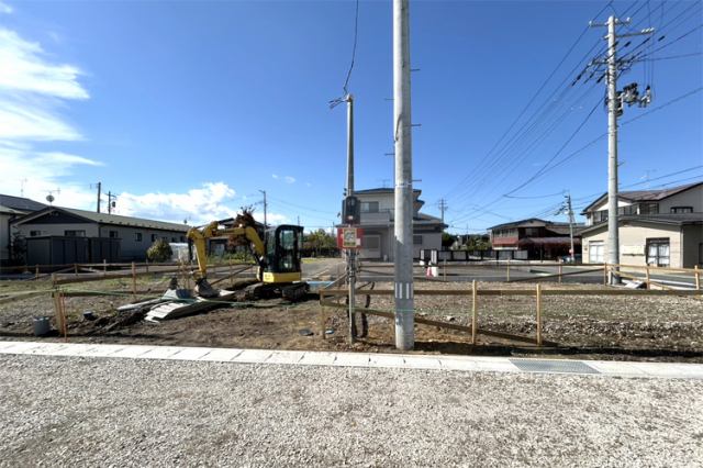 （現地写真）前面道路広く駐車ラクラク！