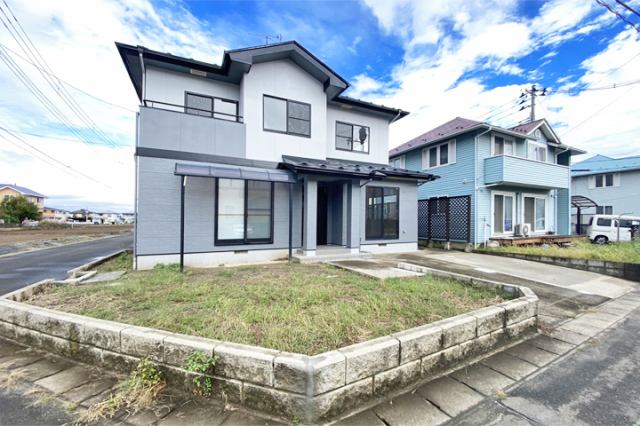 広々とした敷地に駐車4台OK！現地（2025年10月）撮影