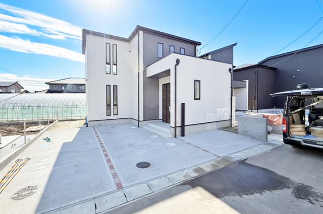 リビングはゆとりの20.2帖！家族団らんに嬉しいスペース！現地（2025年10月）撮影