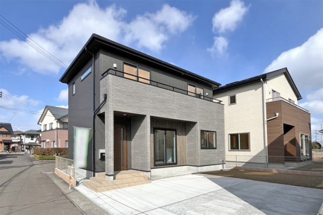 小さなお子様も安心なオール電化！広々としたお庭スペースあり♪現地（2025年3月）撮影