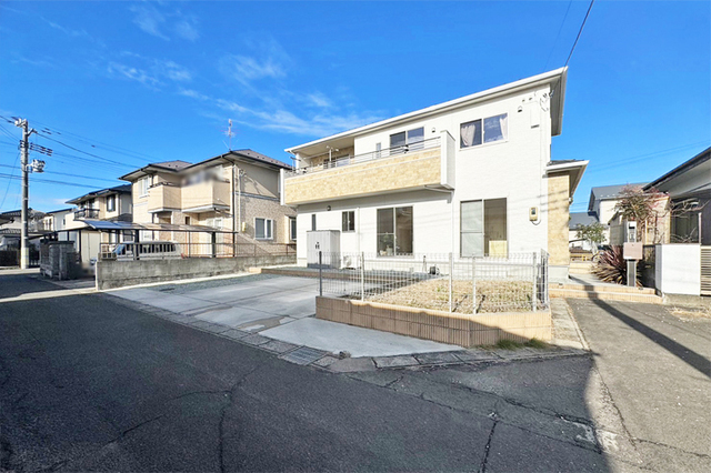 敷地56坪！ゆとりある敷地に駐車並列3台可！お庭もあります！現地（2025年12月）撮影