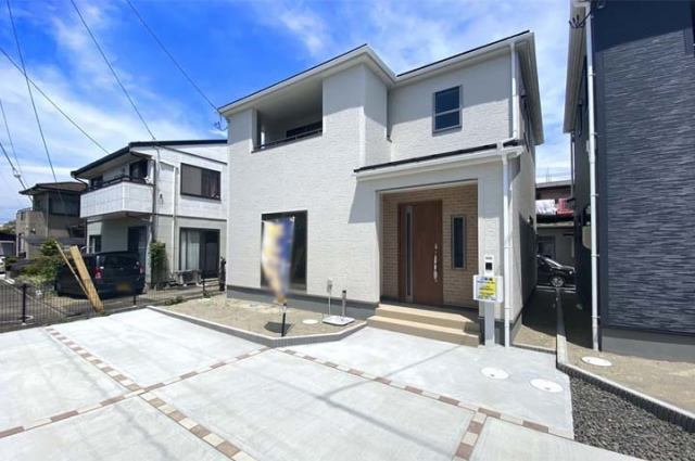 目の前にはドラッグストアも！現地（2025年6月）撮影