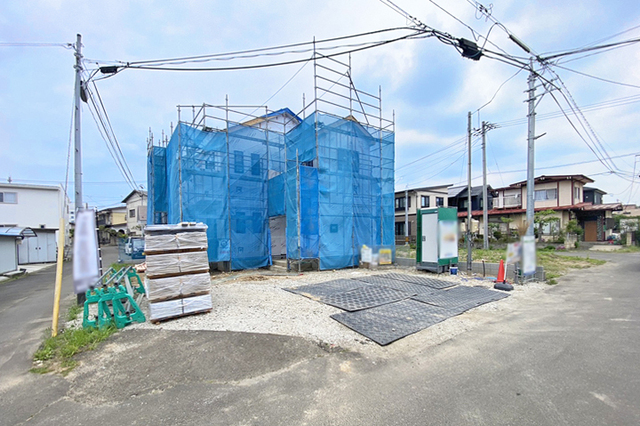 54坪の広々敷地に駐車並列2台OK！現地（2026年6月）撮影