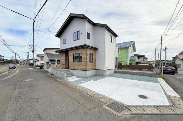 リビングは広々24帖以上！カウンター付きでお仕事や勉強をするのに便利！現地（2025年11月）撮影