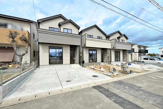 駐車並列2台OK！前面道6ｍと駐車も楽チン！現地（2026年3月）撮影