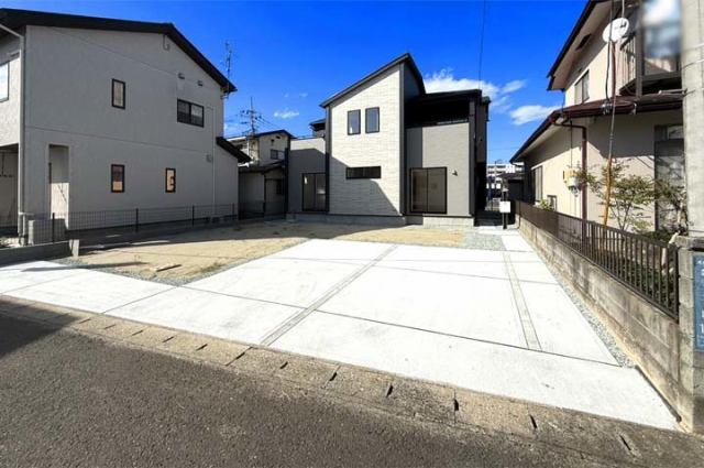 欲しい所にしっかり収納完備！広々開放感ある4LDK！現地（2025年9月）撮影