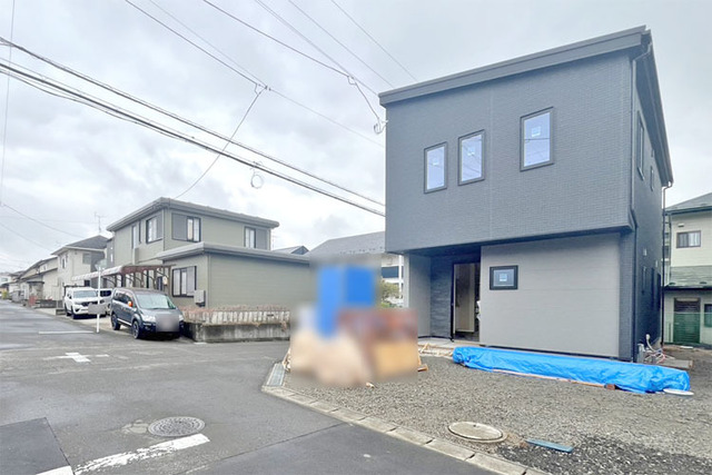 通学も安心な小学校まで徒歩6分！近隣バス停まで徒歩2分♪現地（2026年3月）撮影