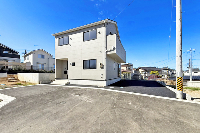 キッチン後ろから脱衣所へ繋がる生活しやすい動線！現地（2026年5月）撮影