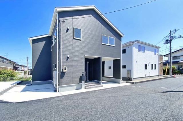 車好きには嬉しい、愛車を守るガレージ付き！現地（2025年5月）撮影