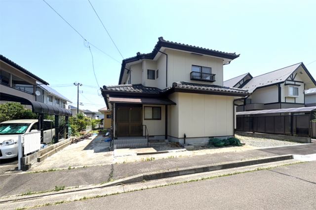 （現地写真）72坪超の敷地！駐車3台！お庭付き♪