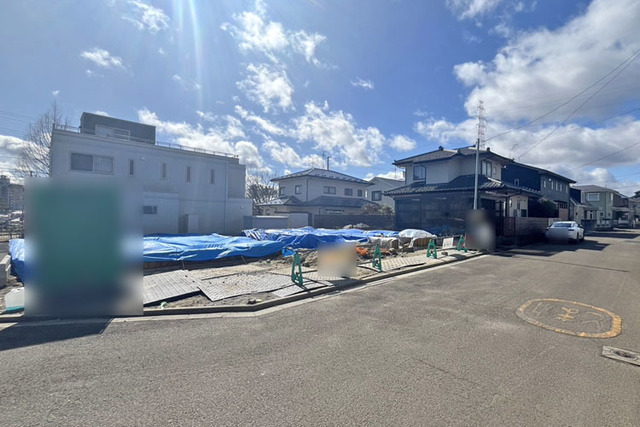 お子さまやペットものびのびと過ごせる大きな公園が近郊♪現地（2026年3月）撮影