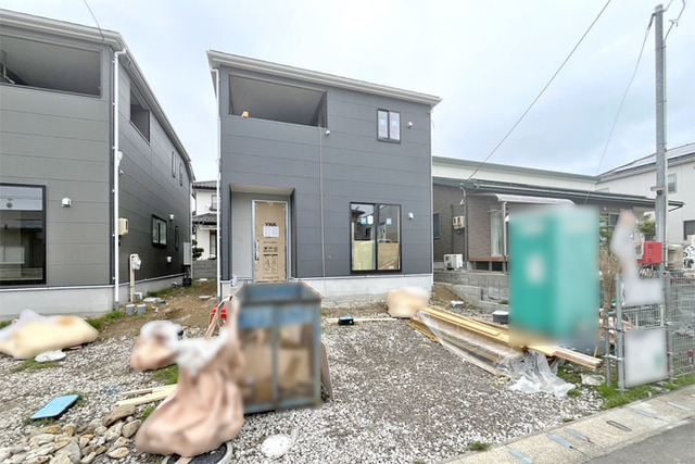 ご夫婦でのお車所有も可能な並列駐車2台♪開閉の楽々な電子キーを採用！現地（2026年6月）撮影