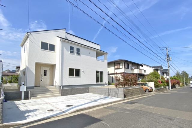 並列駐車最大4台可能安心の長期優良住宅現地（2025年5月）撮影