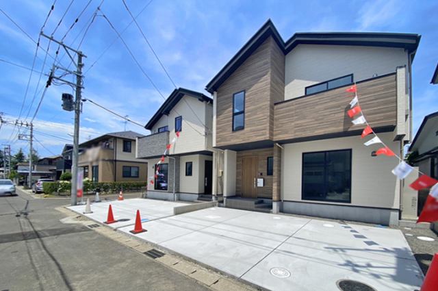 駐車並列2台！明るい南向き道路！現地（2025年6月）撮影