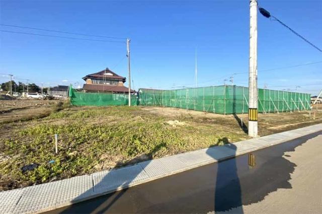 （現地写真）66坪超の敷地！建築条件なし！