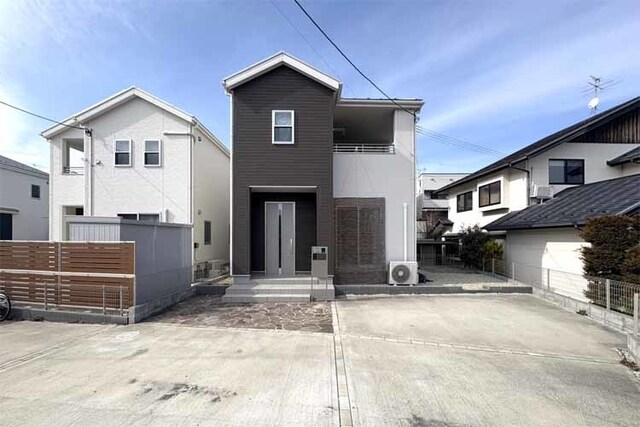 （現地写真）令和2年12月築！きれいな内外観！