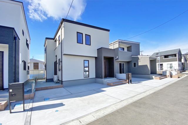 駐車並列2台OK！ご夫婦でのお車所持にもぴったり！現地（2025年2月）撮影