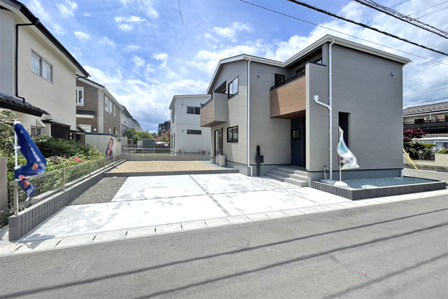 （現地写真）角地で開放的！楽しみ広がる南庭！
