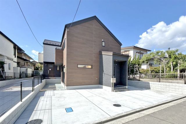 長期優良認定住宅駐車2台OK！ご夫婦でのお車所有も可能です♪現地（2025年10月）撮影