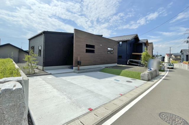 自然あふれる素敵な街並み♪平屋に住みたい！そんな憧れが叶うお家♪現地　（2025年5月）撮影