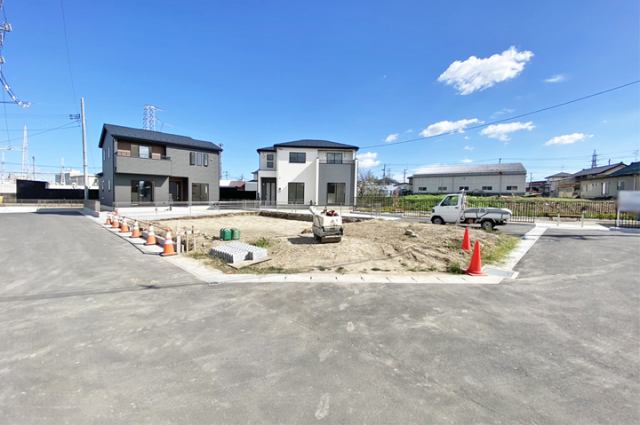 駐車並列2台OK！前面道6ｍで安心の広さ！現地（2025年10月）撮影