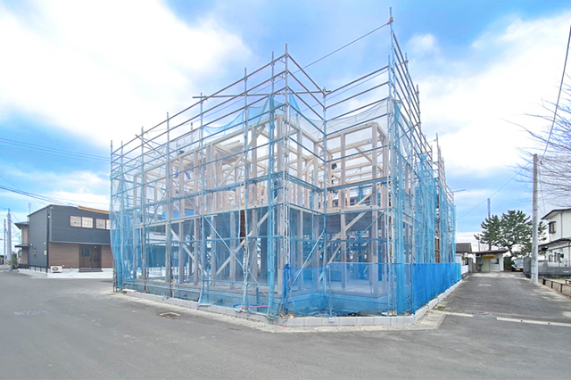 駐車2台OK！前面道も6ｍと広々！現地（2026年3月）撮影