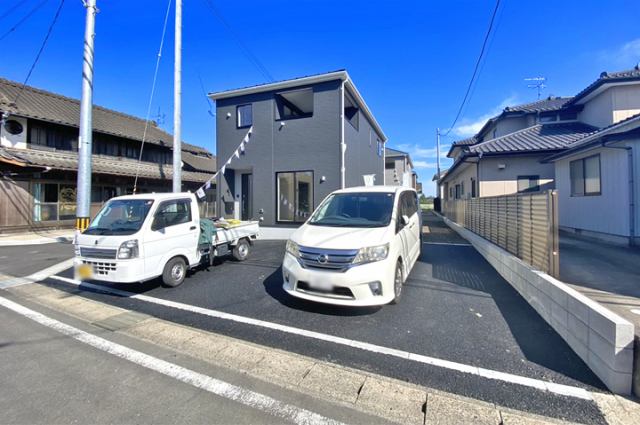 ウォークインクローゼット付きの広々主寝室！現地（2025年10月）撮影