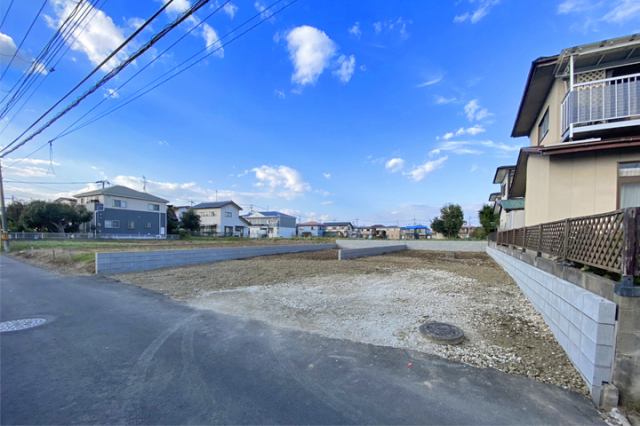 駐車並列2台OK！奥行きがあるので駐車もラクラク！現地（2025年10月）撮影