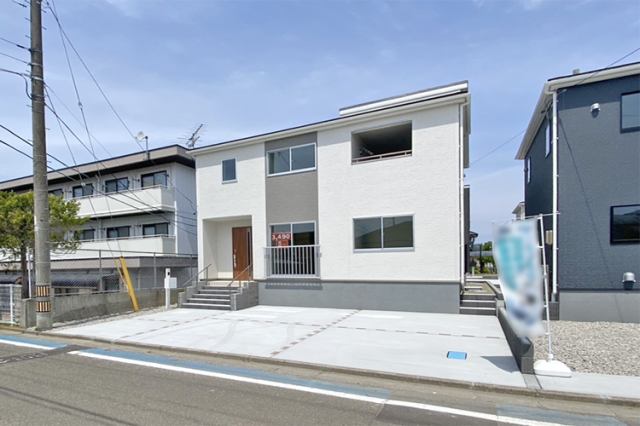 並列駐車3台（車種による）前面道路6m以上で駐車もラクラク現地（2025年5月）撮影