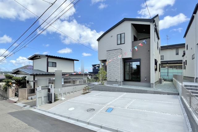 敷地広々50坪！スタイリッシュな内外観！憧れのスカイバルコニー付き♪現地（2023年8月）撮影