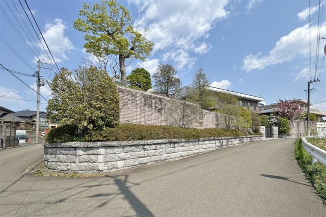 広々211坪の敷地和を感じられるような広々としたお庭あり現地（2025年4月）撮影