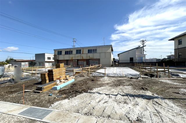 （現地写真）前面道路広く駐車ラクラク！