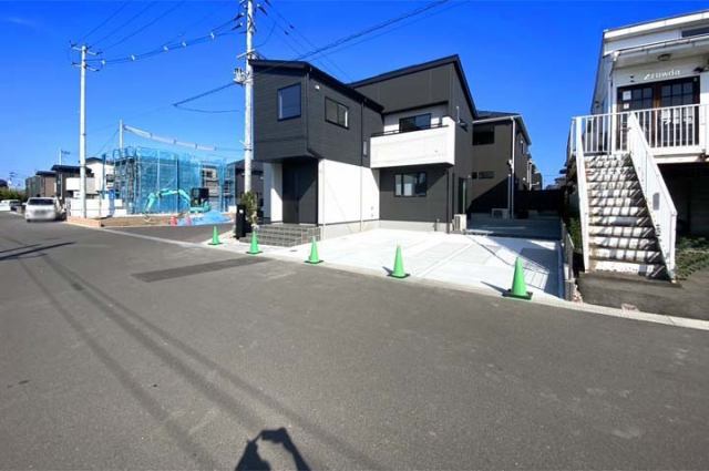 駐車並列3台可能！前面道も広々♪現地（2025年9月）撮影